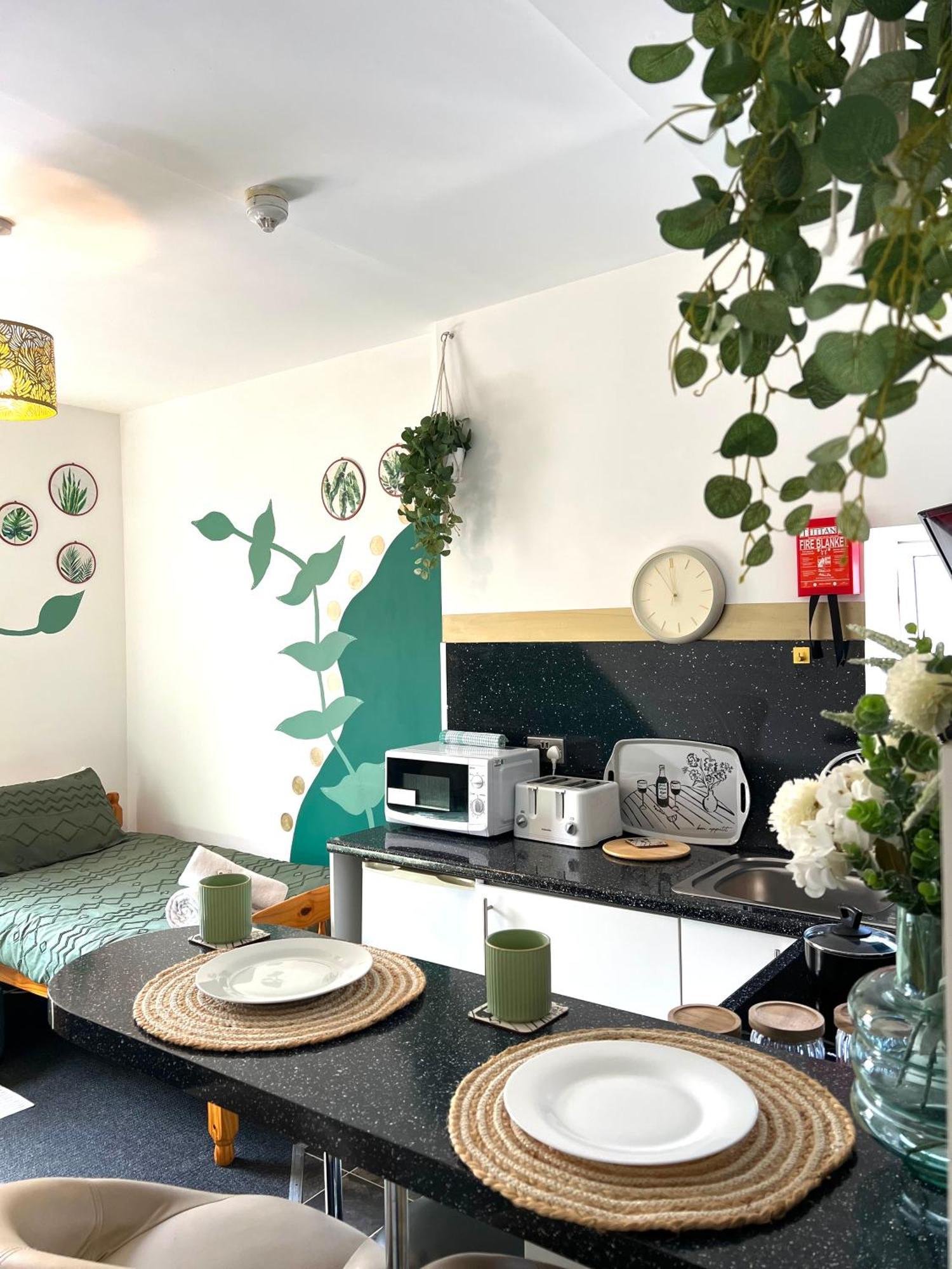 Winter Gardens Flat 2 - The Retreat Apartment *