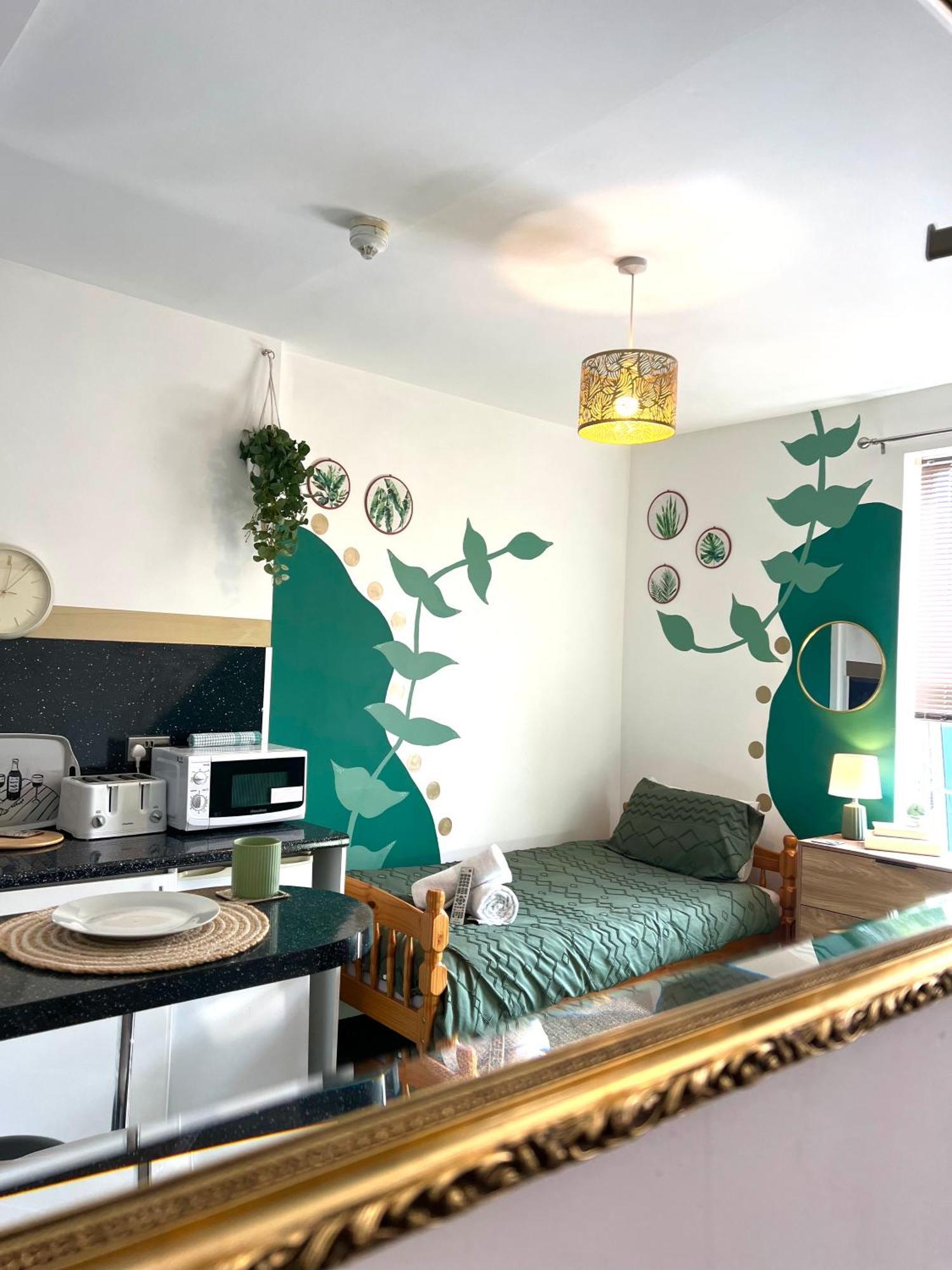 Winter Gardens Flat 2 - The Retreat *